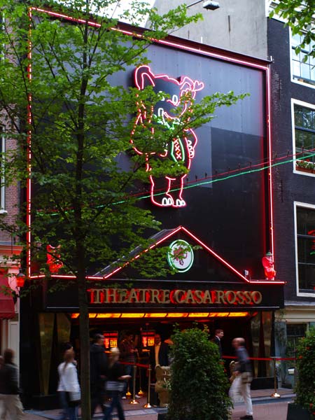 Глазами очевидцев: веселый слоник в порно-шоу.  Амстердам