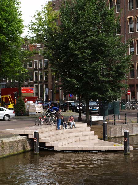 Глазами очевидцев: памятник гомосексуалистам. Амстердам