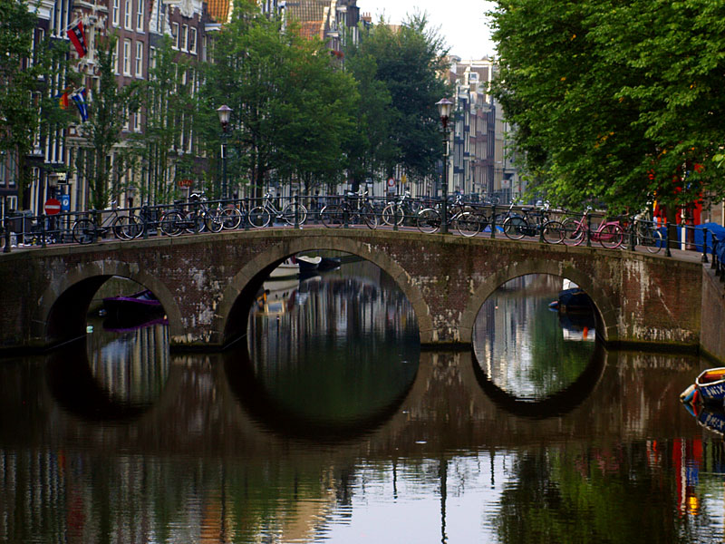 Глазами очевидцев: каналы, мосты и велосипеды - триединый символ. Амстердам